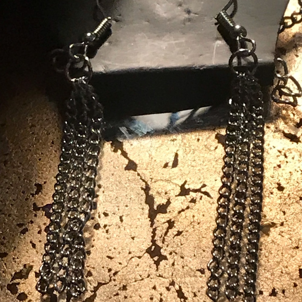 Brass necklace with earrings. - Picture 2 of 4